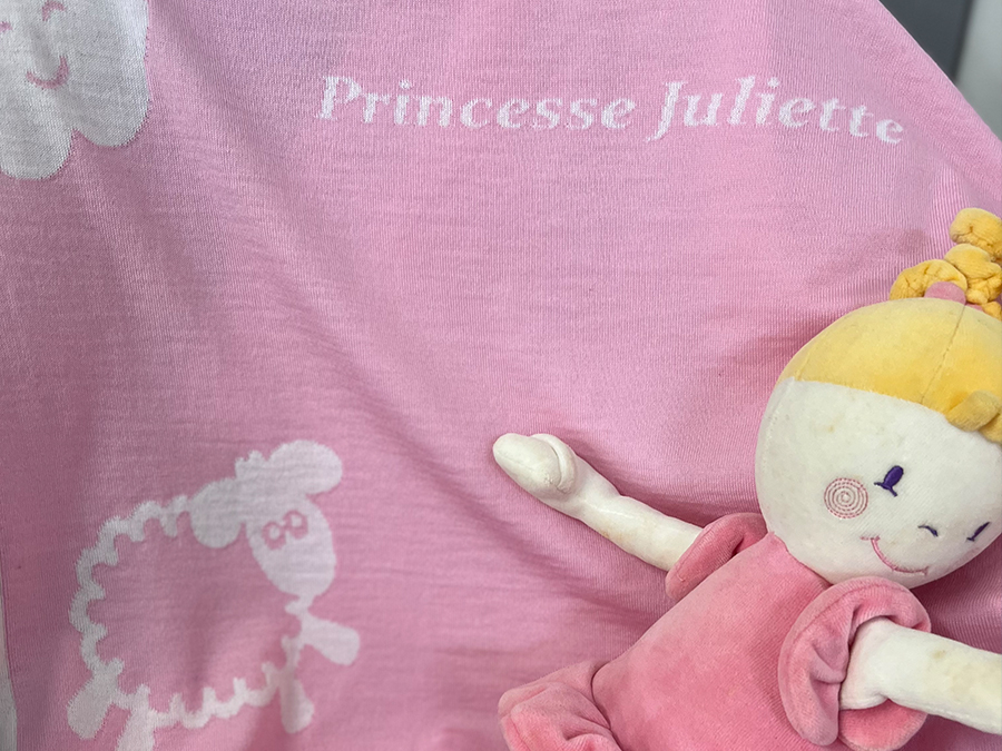 Couverture mouton rose